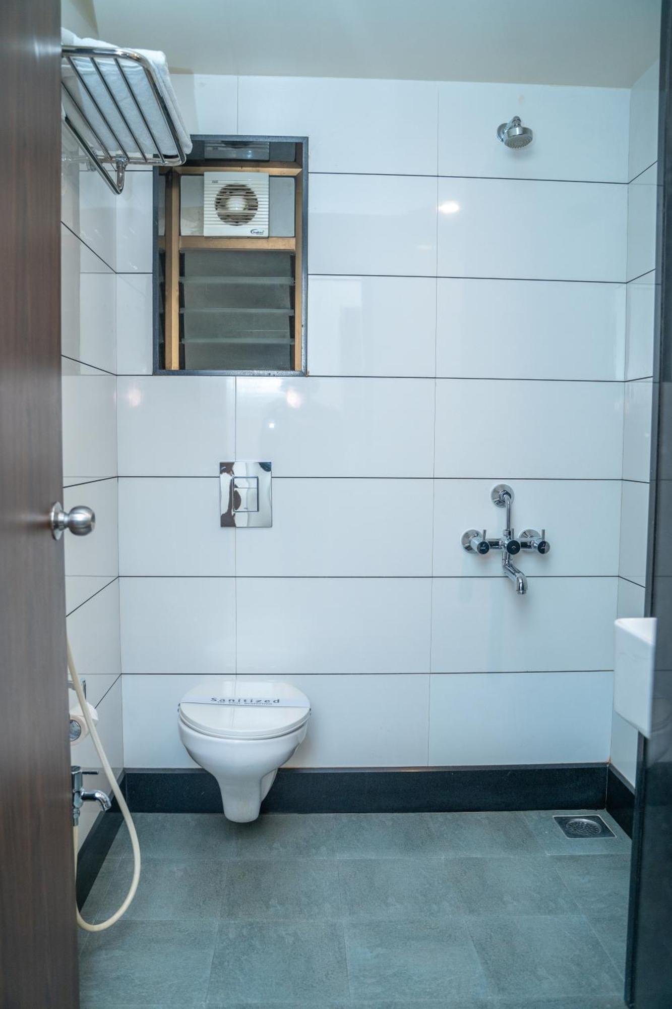 Hotel Dreamland Pune Bagian luar foto